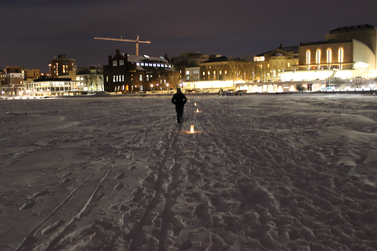 OutdoorUW WinterCarnival2015 LT WalkingThePath